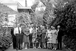 1978 г. Слева направо: И. А. Кудрявцев, А. И. Бурназян, Л. Н. Тимощенко, И. Н. Бурназян, С. П. Крюков, Е. П. Славский, И. С. Черных, А. А. Кудрявцева, Е. Л. Макеев, Е. А. Славская, И. П. Увин, Кораблинова, Галина Макеева, А. С. Черных, Воронина, М. Е. Увина, А. М. Кораблинов