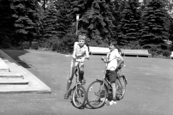 1982 год. Максим Мартынов (справа) и Николай Плеханов (внук А. П. Копытциной)