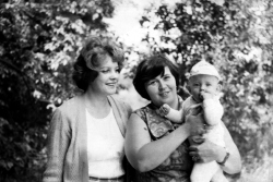 1978 год. Инна Мартынова (Туторская) с сыном Игорем и подругой Зоей Степановой